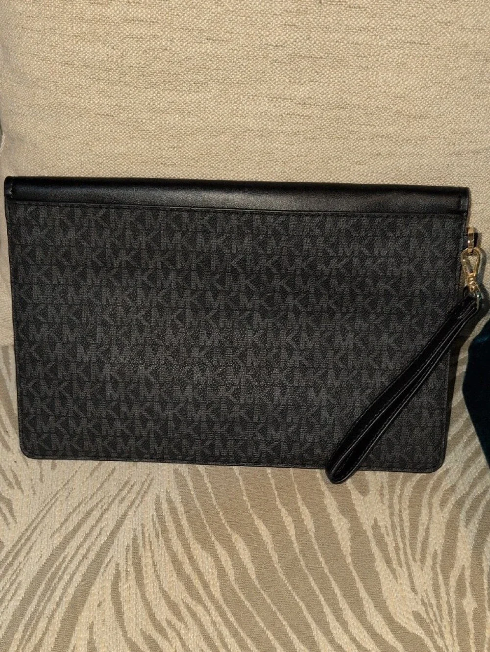 Michael Kors Black Signature MK Envelope Wristlet Clutch